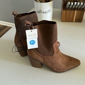 Universal Thread Cognac Pointed Toe Booties